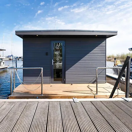Beautiful Houseboat In Marina Of Botel Volendam