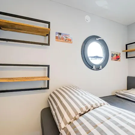 Beautiful Houseboat In Marina Of Hotel na wodzie *