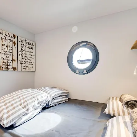 Beautiful Houseboat In Marina Of Hotel na wodzie *