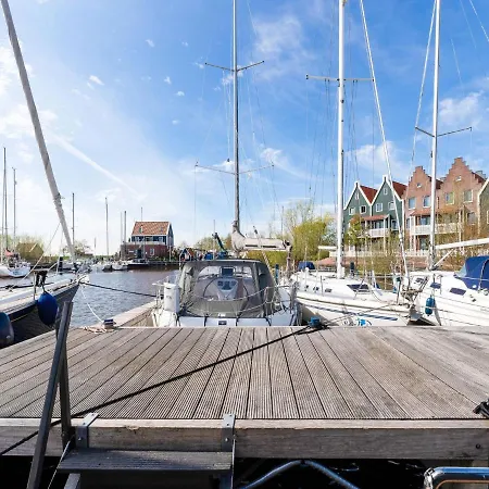 Beautiful Houseboat In Marina Of Hotel na wodzie