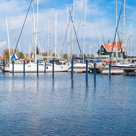 Hotel na wodzie Beautiful Houseboat In Marina Of *